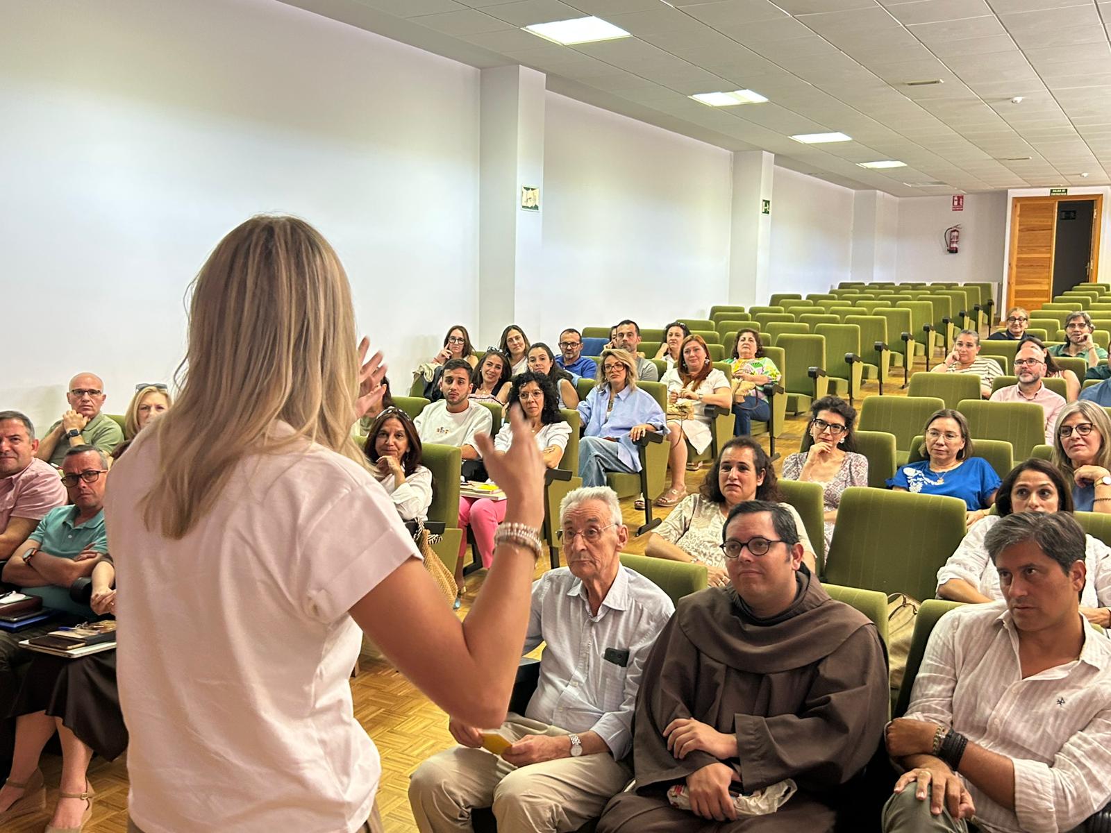 La Directora Titular La Directora Titular